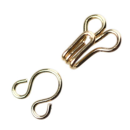 HOOKS & EYES GOLD